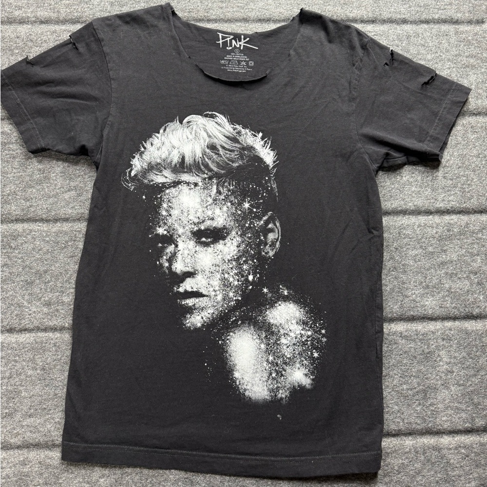 PINK 2023 Tour Black Graphic Tee - Picture 1 of 4